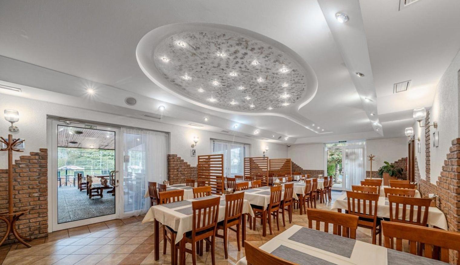 פריבידזה Raketa Residence, Restaurant & Hotel מראה חיצוני תמונה
