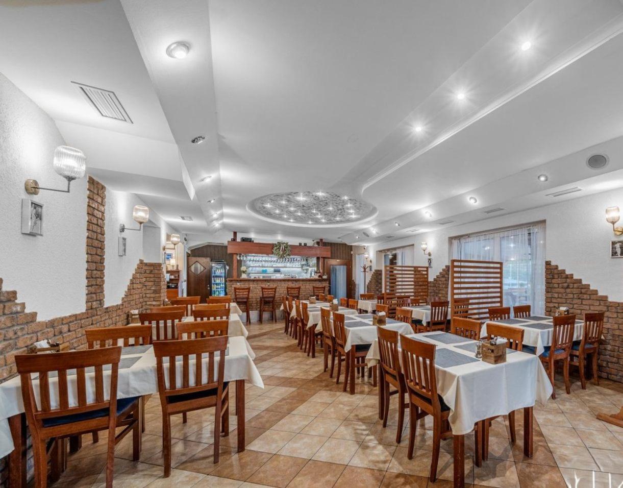פריבידזה Raketa Residence, Restaurant & Hotel מראה חיצוני תמונה