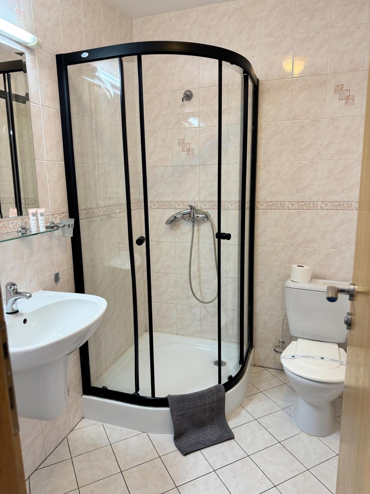 פריבידזה Raketa Residence, Restaurant & Hotel מראה חיצוני תמונה